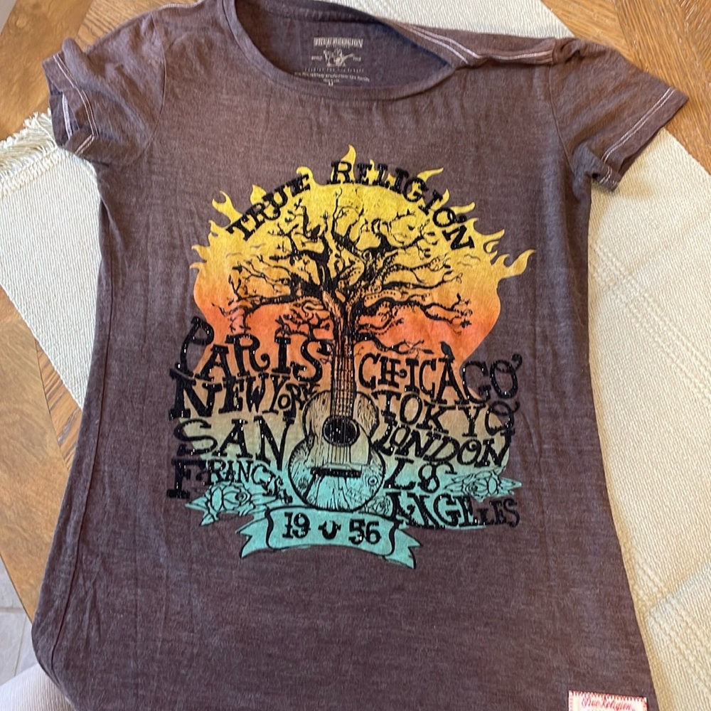 True Religion “city” shirt. - Picture 1 of 6